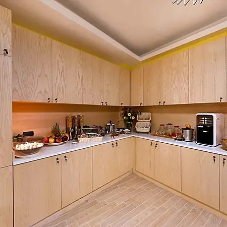 Queen Bed and Breakfast 4*