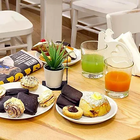 Queen Bed and Breakfast 4*