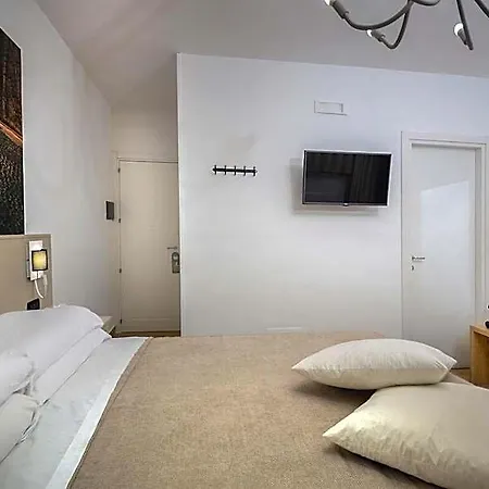 Queen Bed and Breakfast 4*