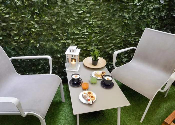 Queen Bed & Breakfast 4*