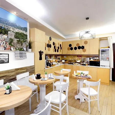 ベッド・アンド・ブレックファスト Queen