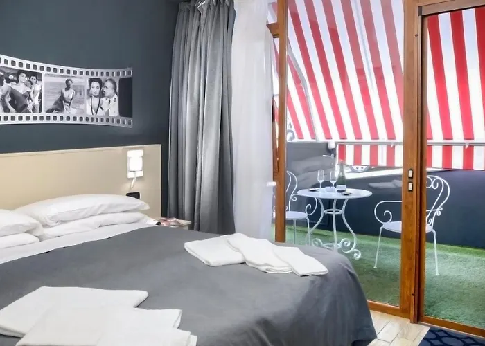 Queen Bed & Breakfast